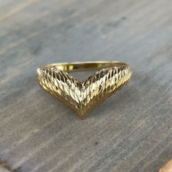 14k Gold Ring - Picture 2 of 6